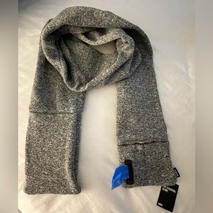 NWT Bark The Essential Scarf w/pockets